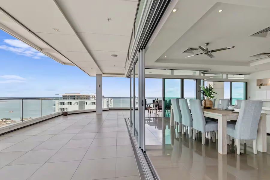Luxury Penthouse in Darwin with a pool